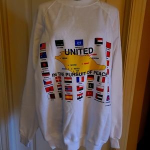 🔴Crew neck hanes sweatshirt- new without tags